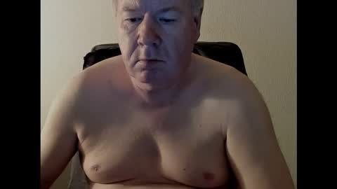 Snapshot of holgerhb53 chatting on 10-07-25, 03:31 Holger online show from 10-07-25, 03:31