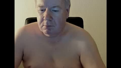 Snapshot of holgerhb53 chatting on 10-08-25, 03:37 Holger online show from 10-08-25, 03:37