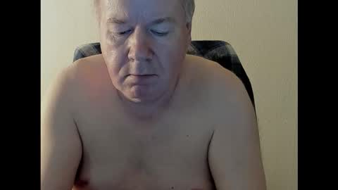 Snapshot of holgerhb53 chatting on 10-10-25, 03:11 Holger online show from 10-10-25, 03:11