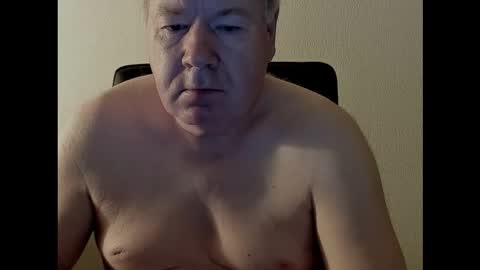 Snapshot of holgerhb53 chatting on 10-12-25, 03:27 Holger online show from 10-12-25, 03:27