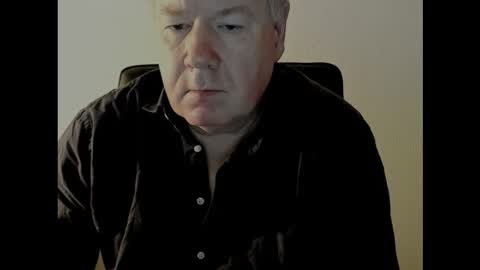 Snapshot of holgerhb53 chatting on 10-17-25, 02:41 Holger online show from 10-17-25, 02:41