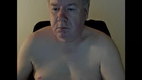 Snapshot of holgerhb53 chatting on 10-18-25, 02:51 Holger online show from 10-18-25, 02:51