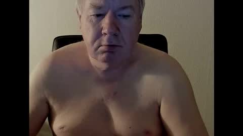 Snapshot of holgerhb53 chatting on 10-22-25, 01:39 Holger online show from 10-22-25, 01:39