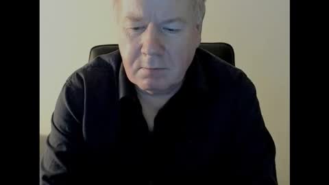 Snapshot of holgerhb53 chatting on 10-22-25, 02:06 Holger online show from 10-22-25, 02:06