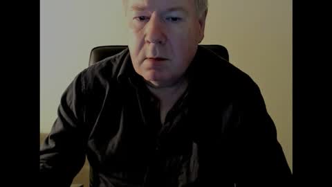 Snapshot of holgerhb53 chatting on 10-23-25, 05:18 Holger online show from 10-23-25, 05:18