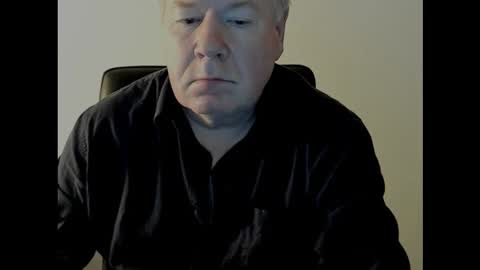 Snapshot of holgerhb53 chatting on 10-27-25, 10:19 Holger online show from 10-27-25, 10:19