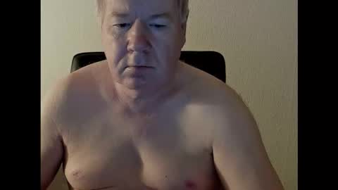 Snapshot of holgerhb53 chatting on 11-02-25, 03:53 Holger online show from 11-02-25, 03:53