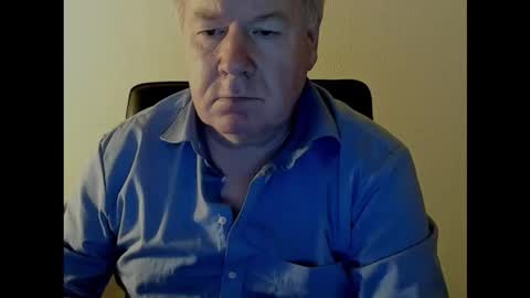Snapshot of holgerhb53 chatting on 11-03-25, 04:08 Holger online show from 11-03-25, 04:08
