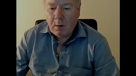 Snapshot of holgerhb53 chatting on 11-04-25, 10:25 Holger online show from 11-04-25, 10:25