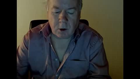 Snapshot of holgerhb53 chatting on 11-06-25, 04:08 Holger online show from 11-06-25, 04:08