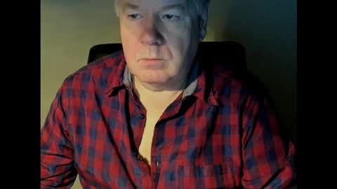 Snapshot of holgerhb53 chatting on 11-11-25, 06:35 Holger online show from 11-11-25, 06:35