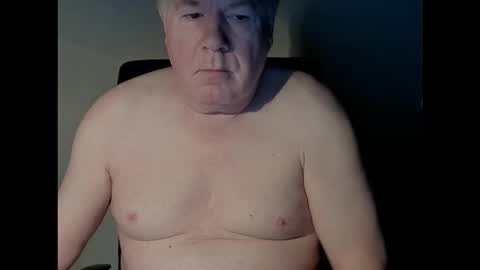 Snapshot of holgerhb53 chatting on 11-17-25, 03:45 Holger online show from 11-17-25, 03:45