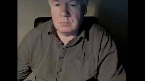 Snapshot of holgerhb53 chatting on 12-03-25, 04:38 Holger online show from 12-03-25, 04:38