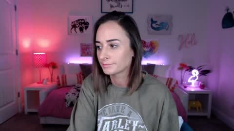 Holi Hurricane online show from 12-18-25, 04:40