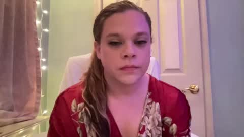 Snapshot of holly23hopefull chatting on 12-14-24, 12:33 Hollys Drive threw Side Of CB. online show from 12-14-24, 12:33