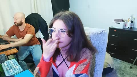 Holly and Honey online show from 12-23-24, 09:29