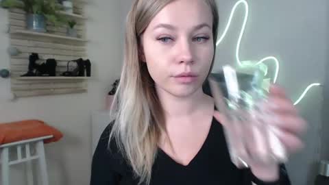 Holly online show from 12-06-24, 01:51