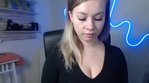 Holly online show from 12-19-24, 03:51