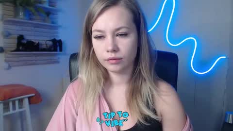 Holly online show from 12-19-24, 08:34