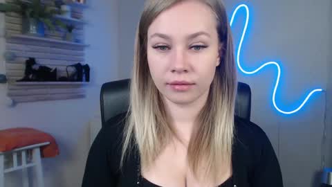 Holly online show from 12-23-24, 06:44