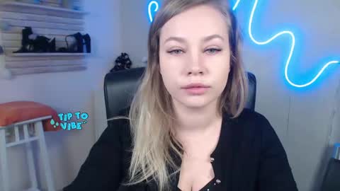 Holly online show from 12-30-24, 06:31