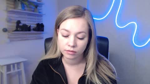 Holly online show from 01-08-25, 07:24