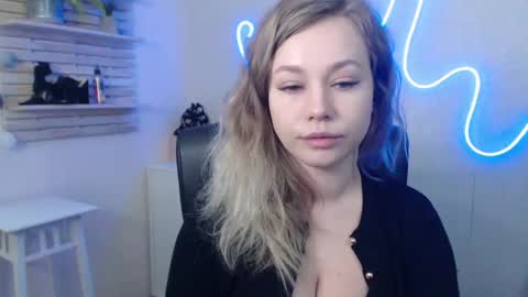 Holly online show from 01-14-25, 03:22