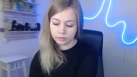 Holly online show from 01-16-25, 03:23