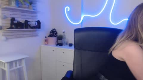 Holly online show from 01-16-25, 09:37