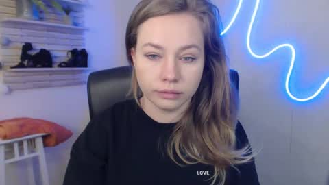 Holly online show from 02-06-25, 02:11