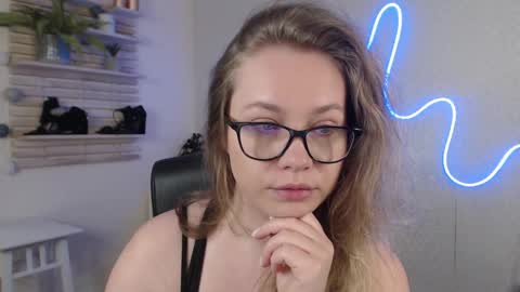 Holly online show from 03-04-25, 04:49