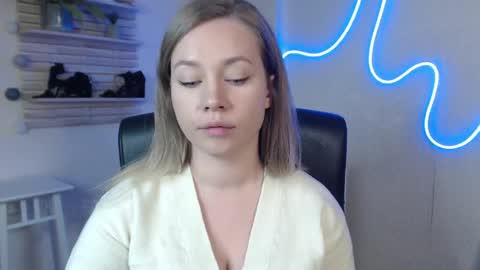 Holly online show from 03-12-25, 03:24