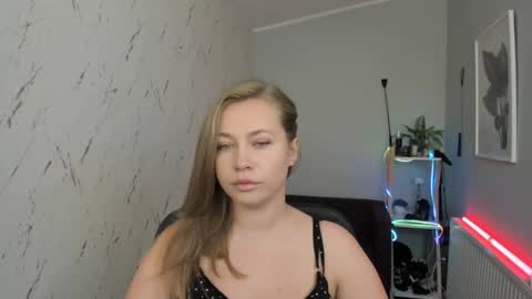 Holly online show from 09-11-25, 04:29