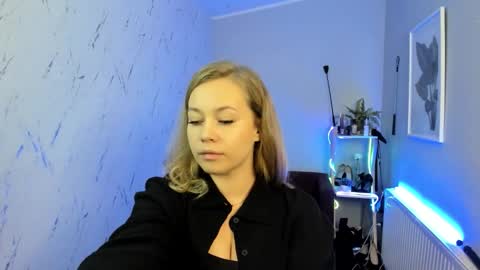 Holly online show from 09-29-25, 05:07