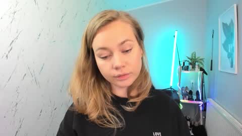 Holly online show from 10-06-25, 05:32