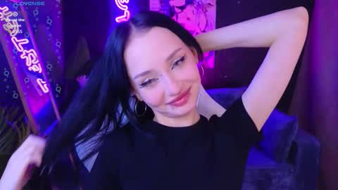 Snapshot of holly_berryy_ chatting on 10-21-25, 02:01 holly_berryy_ online show from 10-21-25, 02:01