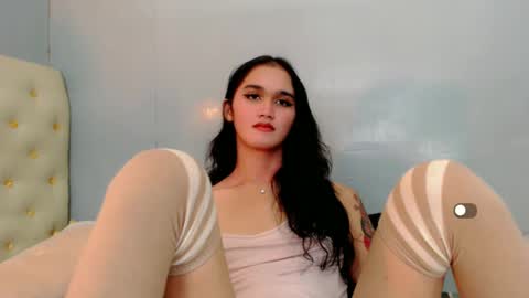 Snapshot of holly_sunshine69 chatting on 12-26-24, 01:10 Apple online show from 12-26-24, 01:10