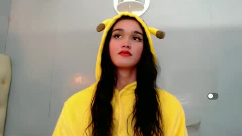 Snapshot of holly_sunshine69 chatting on 12-29-24, 09:17 Apple online show from 12-29-24, 09:17