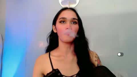 Snapshot of holly_sunshine69 chatting on 01-13-25, 09:30 Apple online show from 01-13-25, 09:30