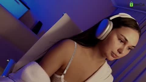 hollyextra online show from 02-20-25, 05:18