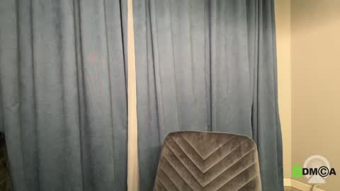 hollyextra online show from 10-24-25, 03:41