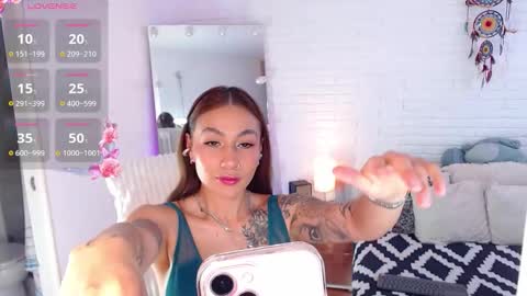 Snapshot of hollyt1 chatting on 09-22-25, 06:43 hollyt1 online show from 09-22-25, 06:43