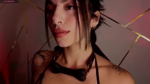 Snapshot of hollyxx_ chatting on 01-16-26, 09:52 holly online show from 01-16-26, 09:52