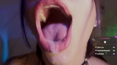 Snapshot of hollyxx_ chatting on 02-03-26, 05:40 holly online show from 02-03-26, 05:40