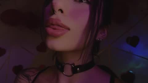Snapshot of hollyxx_ chatting on 02-18-26, 03:46 holly online show from 02-18-26, 03:46