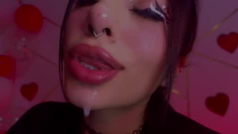 Snapshot of hollyxx_ chatting on 02-21-26, 05:30 holly online show from 02-21-26, 05:30