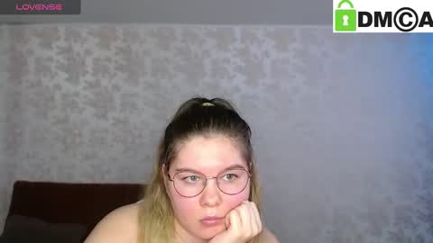 Welcome guys  Pleasure to see you all here  My name is MichaelaTip menu is active Private is open  online show from 01-31-25, 09:05