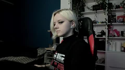 holy_mistresss online show from 11-05-25, 09:42