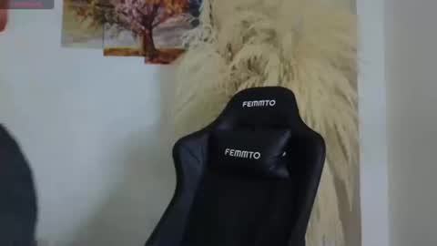 Snapshot of holybeauty_ chatting on 10-19-25, 01:28 Jam online show from 10-19-25, 01:28