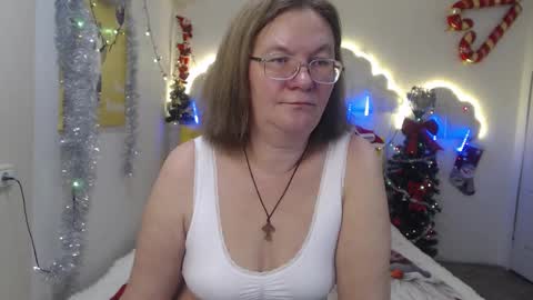 Snapshot of holymilfa chatting on 12-22-24, 11:22 holymilfa online show from 12-22-24, 11:22